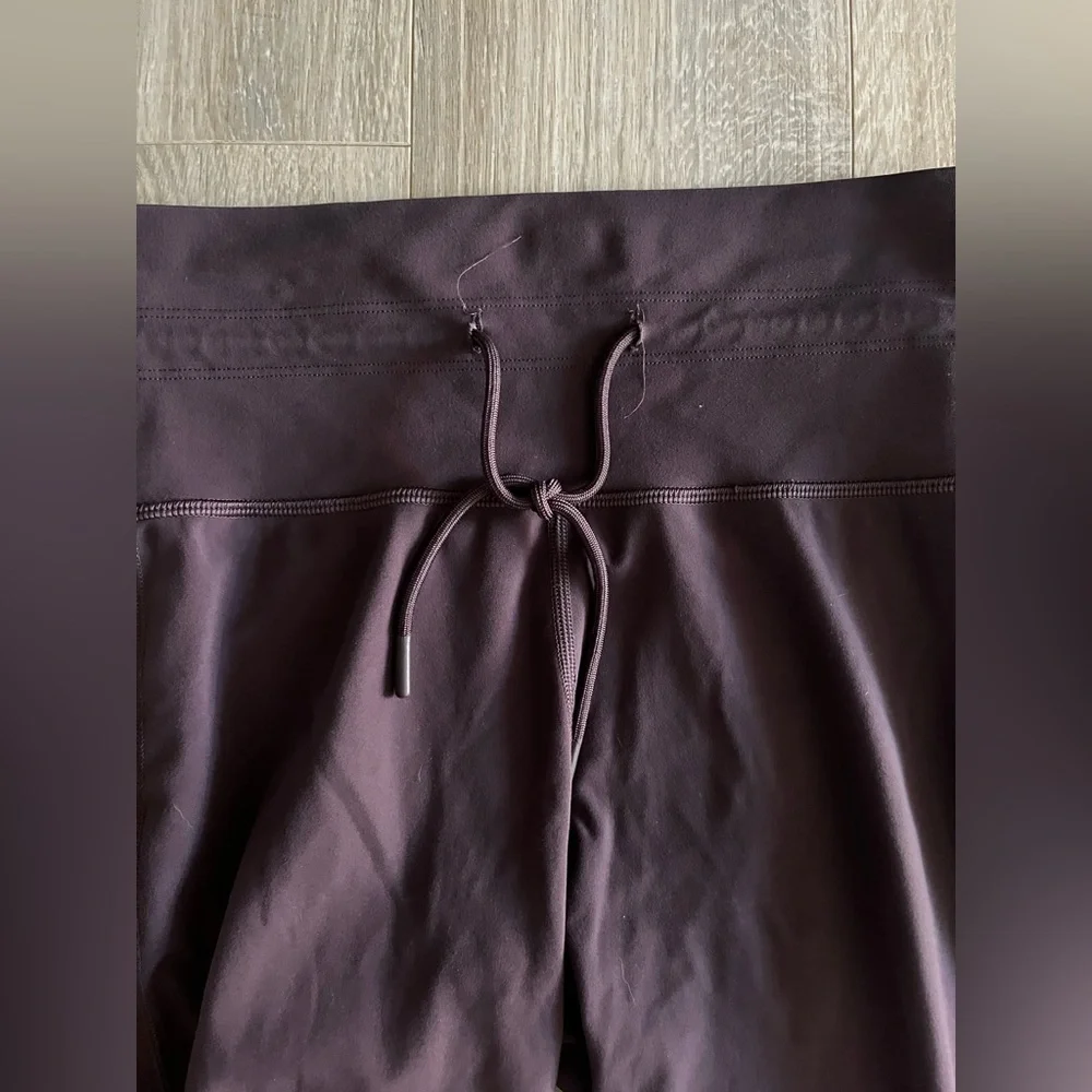 Vuori Women’s Daily Legging Chocolate - Size XS - Picture 4 of 6